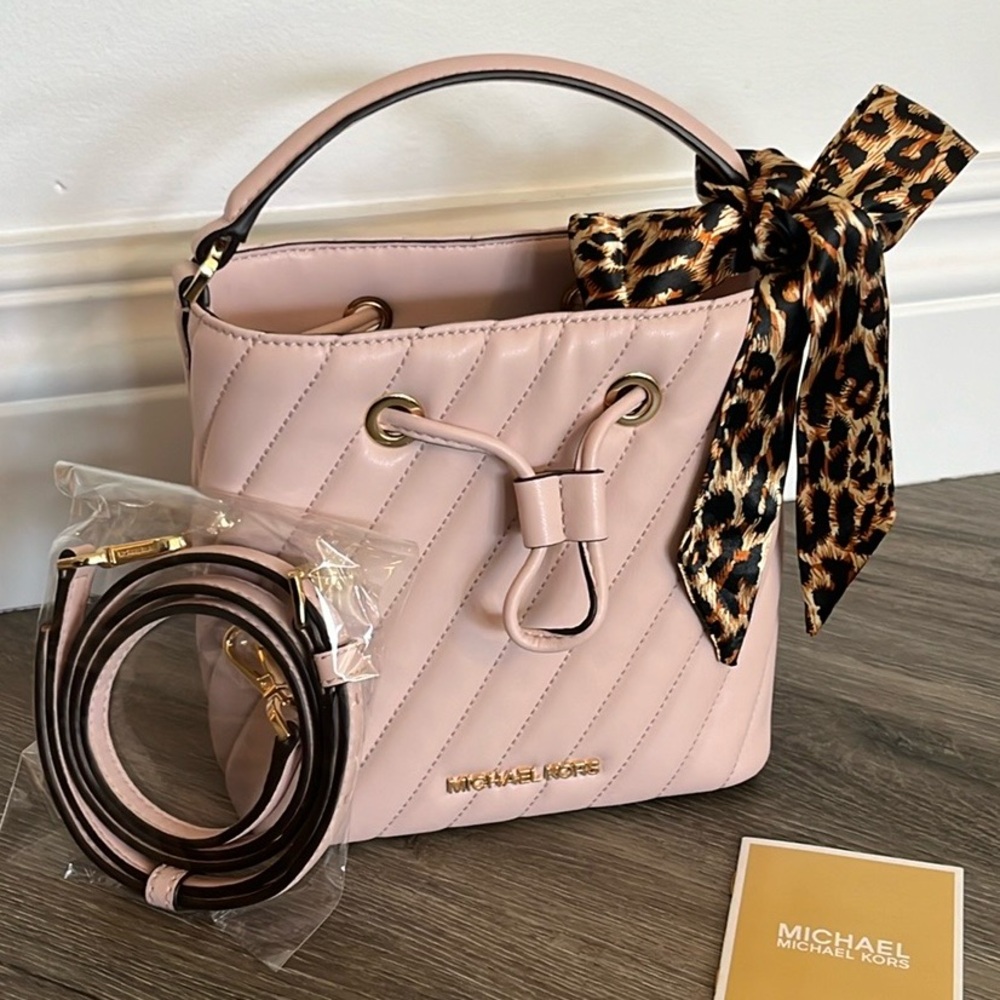 NWOT Michael Kors Suri Crossbody
